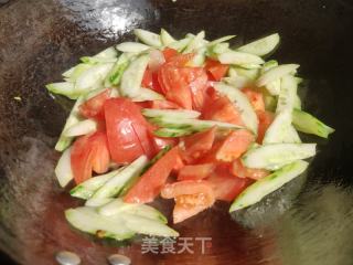 西红柿黄瓜炒鸡蛋的做法步骤：5
