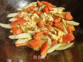 西红柿黄瓜炒鸡蛋的做法步骤：7