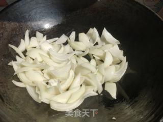 五花肉炒洋葱的做法步骤：4