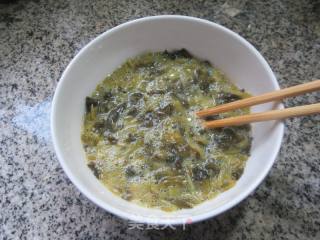 咸菜鸡蛋馅荞麦蒸饺的做法步骤：2
