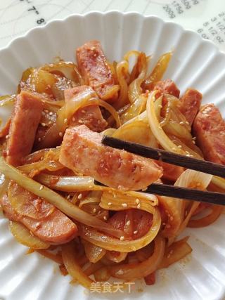 午餐肉炒洋葱的做法步骤：7