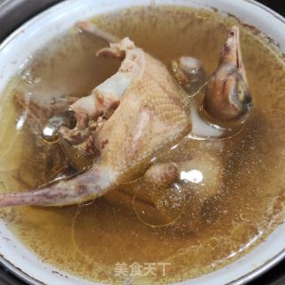 五指毛桃瘦肉炖鸽子的做法步骤：5