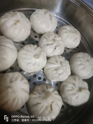 包菜鸡蛋粉丝包的做法步骤：15