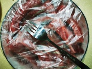 电饭煲叉烧排骨的做法步骤：4