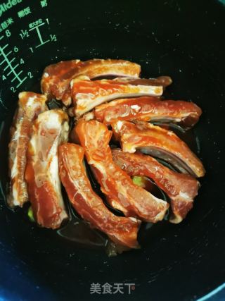 电饭煲叉烧排骨的做法步骤：5