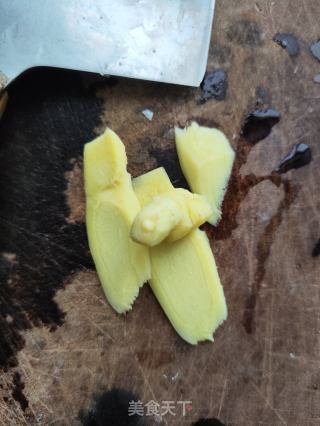 白玉菇大虾汤的做法步骤：2