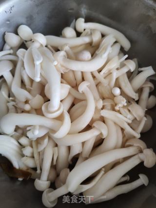 白玉菇大虾汤的做法步骤：4