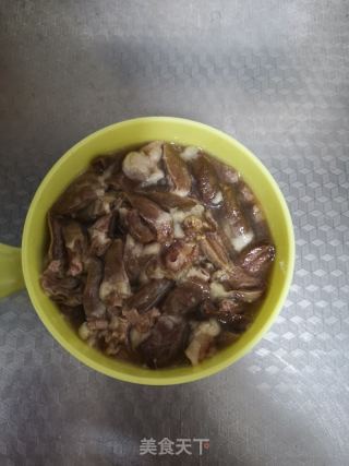 辣椒炒鸡心的做法步骤：2