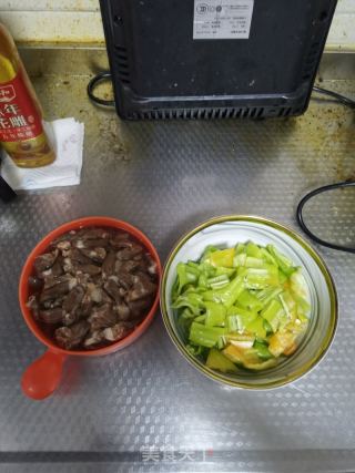 辣椒炒鸡心的做法步骤：4