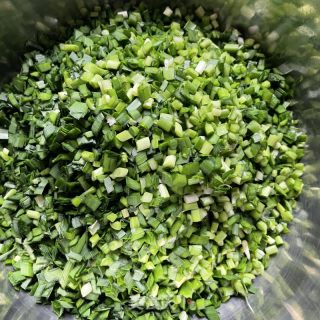 韭菜鸡蛋滋卷的做法步骤：2