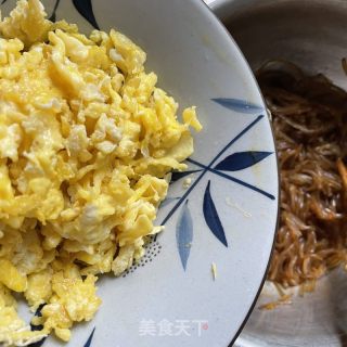 韭菜鸡蛋滋卷的做法步骤：3