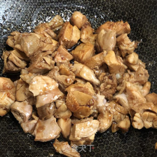 鸡腿煲仔饭的做法步骤：5