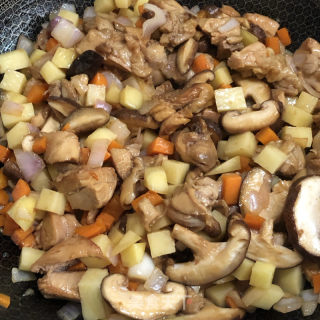 鸡腿煲仔饭的做法步骤：9
