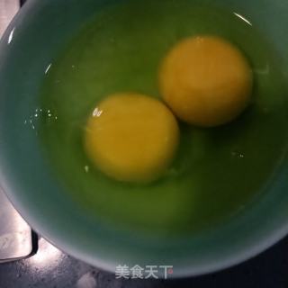 鸡蛋炒黄花菜的做法步骤：2