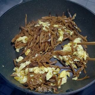 鸡蛋炒黄花菜的做法步骤：10