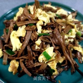 鸡蛋炒黄花菜的做法步骤：13