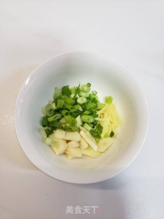 酸甜鲜香下饭菜～鱼香鸡丝的做法步骤：2