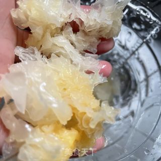 蜜梨银耳汤的做法步骤：3