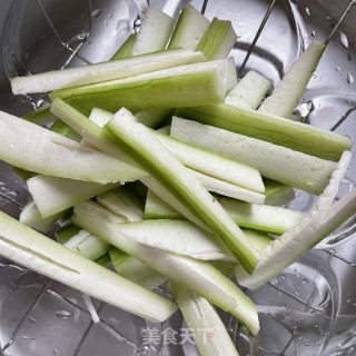 丝瓜炒鸡蛋的做法步骤：2