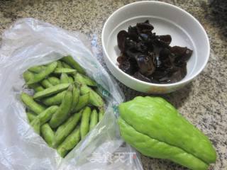 黑木耳毛豆炒佛手瓜的做法步骤：1
