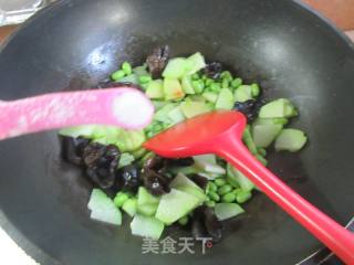 黑木耳毛豆炒佛手瓜的做法步骤：10