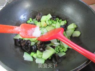 黑木耳毛豆炒佛手瓜的做法步骤：11