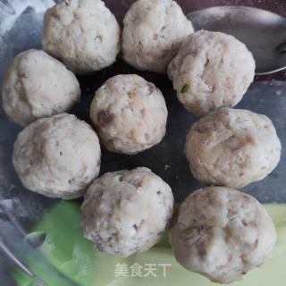 杏鲍菇烧肉丸的做法步骤：1