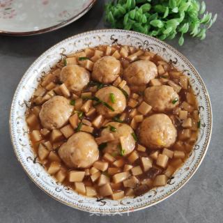 杏鲍菇烧肉丸的做法步骤：9