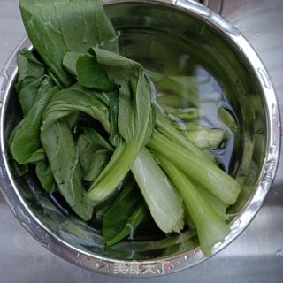 油菜拌油渣的做法步骤：1