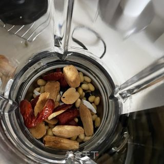 红枣桑葚豆浆的做法步骤：4