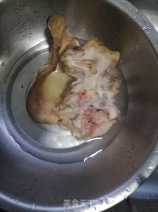 卤猪耳的做法步骤：1