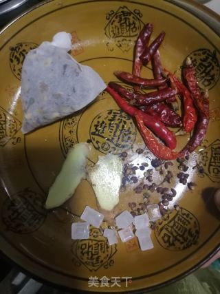 卤猪耳的做法步骤：2