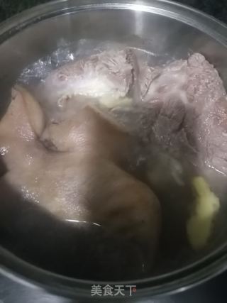 卤猪耳的做法步骤：3