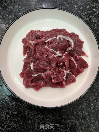 牛肉粉丝汤的做法步骤：1