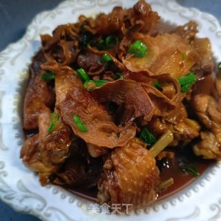 鸡翅花肉烧笋干的做法