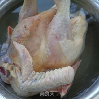 鸡翅花肉烧笋干的做法步骤：1