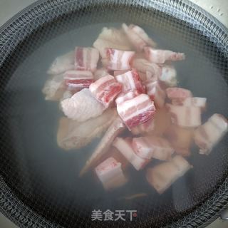 鸡翅花肉烧笋干的做法步骤：5