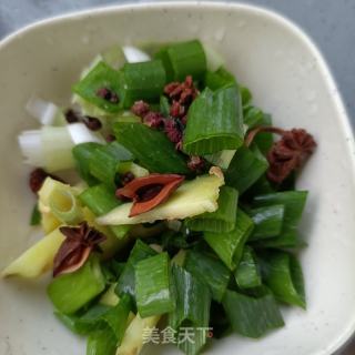 鸡翅花肉烧笋干的做法步骤：8