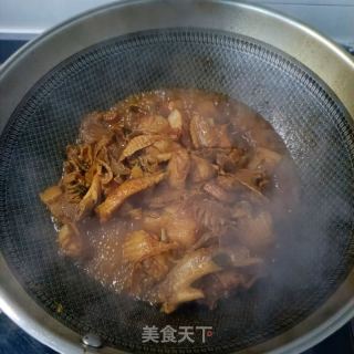 鸡翅花肉烧笋干的做法步骤：20