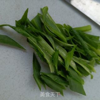 大葱虾皮拌油渣的做法步骤：3