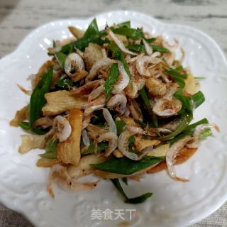 大葱虾皮拌油渣的做法步骤：9