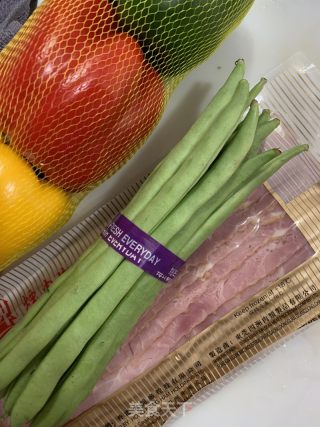 培根彩椒扒玉豆的做法步骤：1