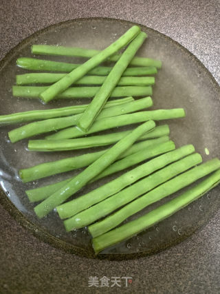 培根彩椒扒玉豆的做法步骤：5