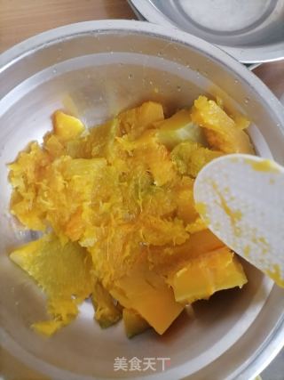 南瓜饼的做法步骤：1