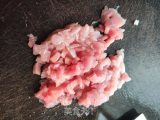 大虾肉末炒饭的做法步骤：1