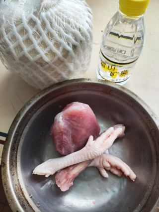 椰青炖肉片凤爪的做法步骤：1