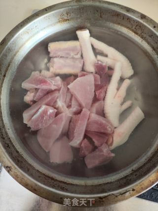 椰青炖肉片凤爪的做法步骤：3