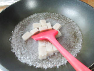 魔芋块烧大娃娃菜的做法步骤：5