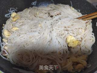 炒米粉的做法步骤：4
