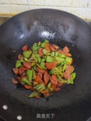 尖椒火腿炒胡萝卜的做法步骤：5